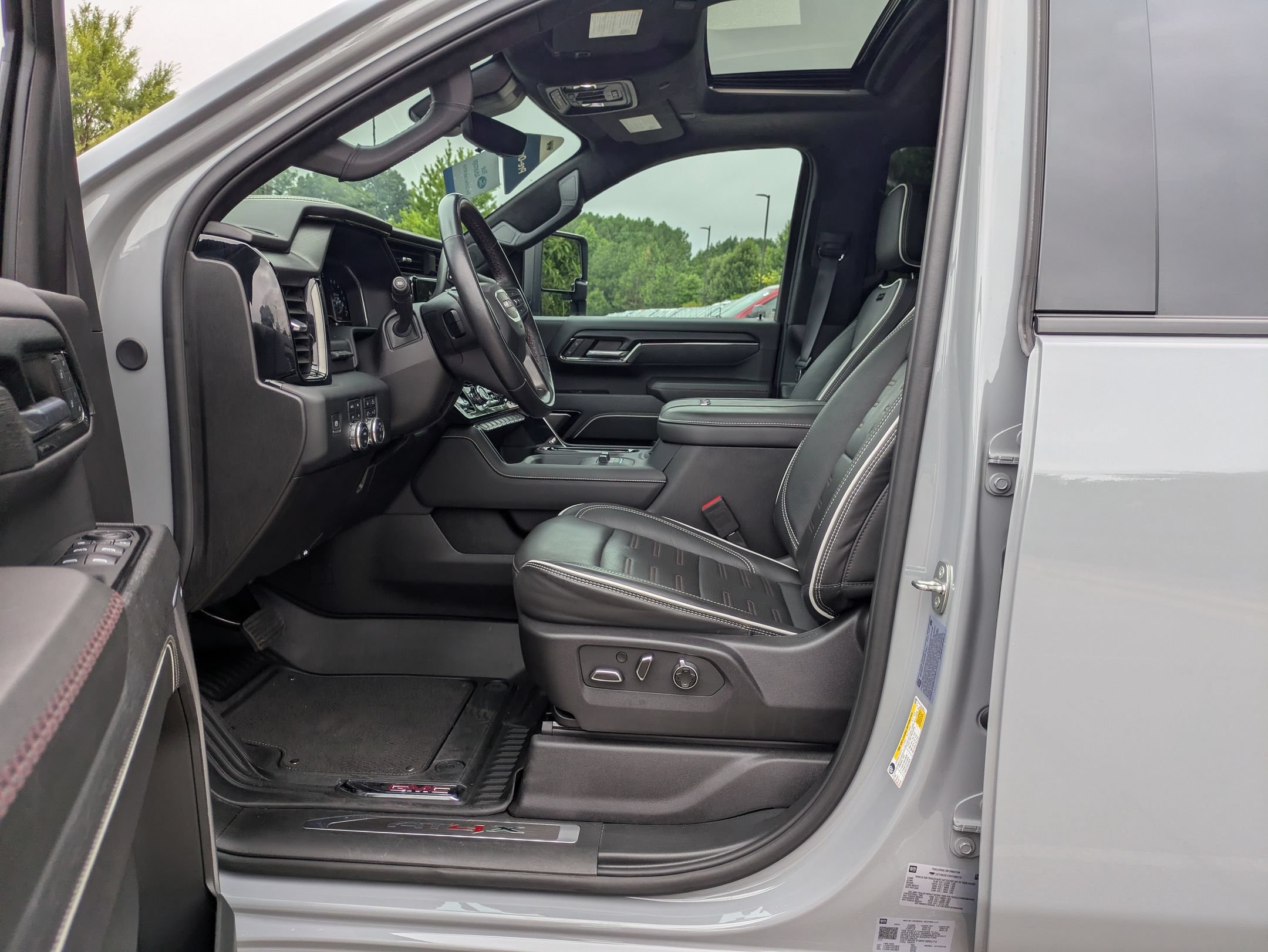 Used 2024 GMC Sierra 2500 AT4X AWD/4WD image 12