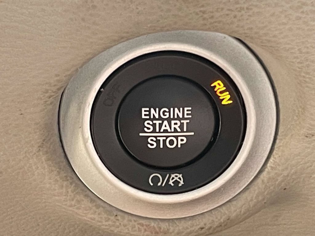 Used 2022 Chrysler Pacifica Limited FWD image 25