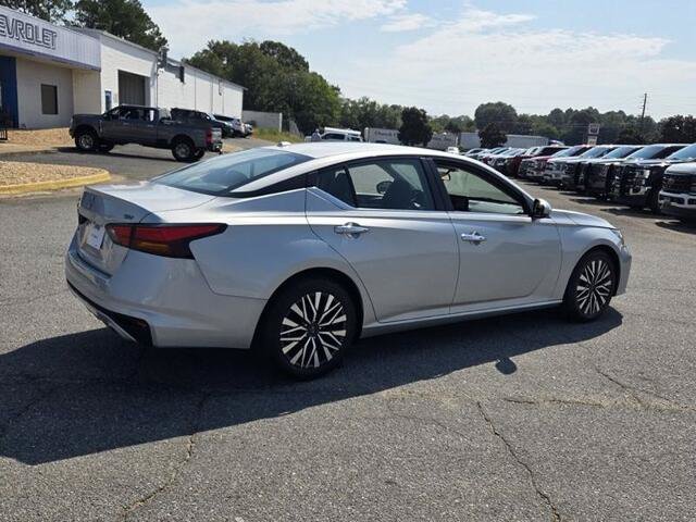Used 2023 Nissan Altima 2.5 SV w/ SV Premium Package FWD image 14