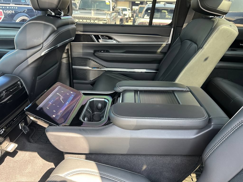 Used 2023 Jeep Grand Wagoneer Series II AWD/4WD image 26