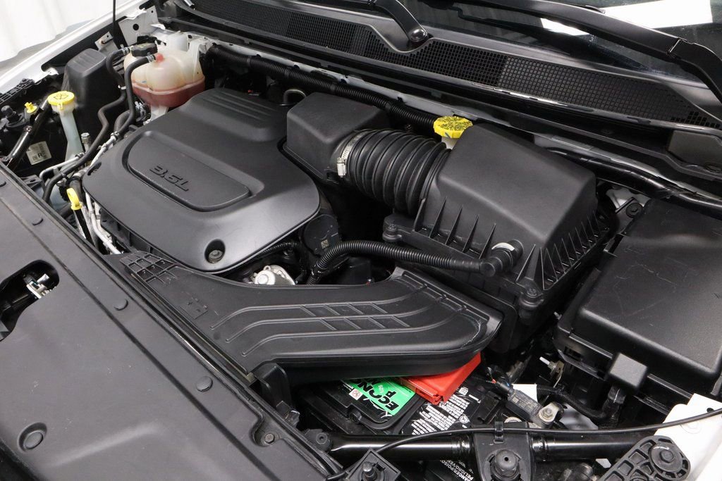 Used 2024 Chrysler Pacifica Touring-L image 12