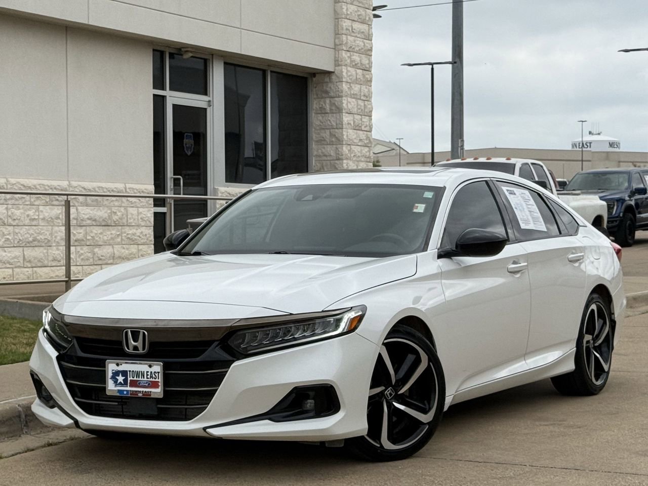 Used 2021 Honda Accord Sport image 2