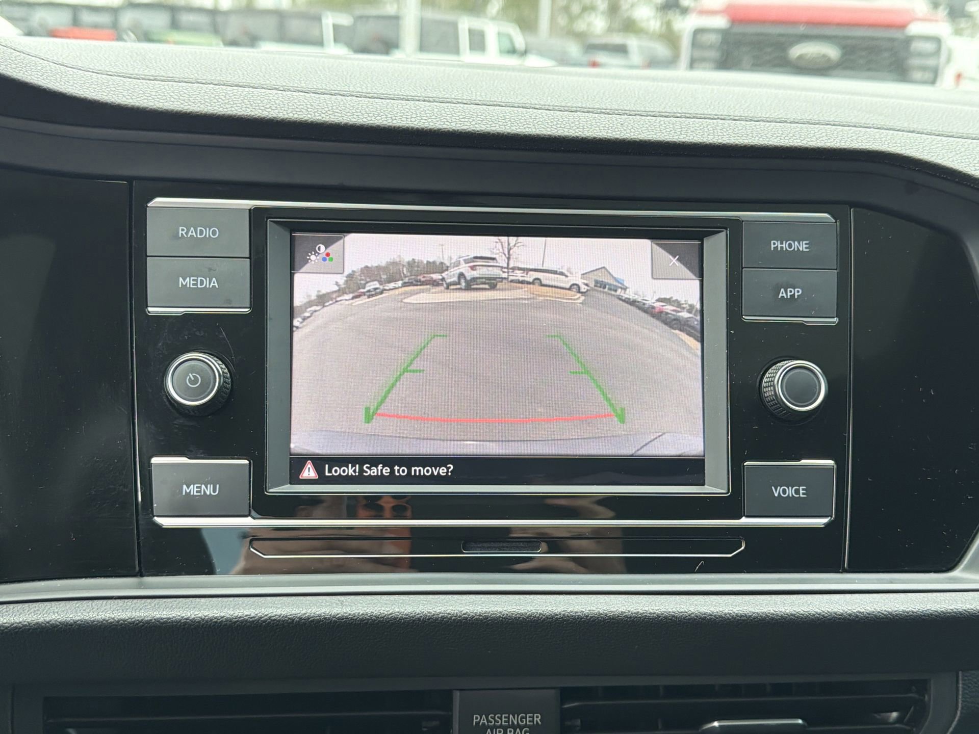 Used 2024 Volkswagen Jetta SE w/ Panoramic Sunroof Package image 11