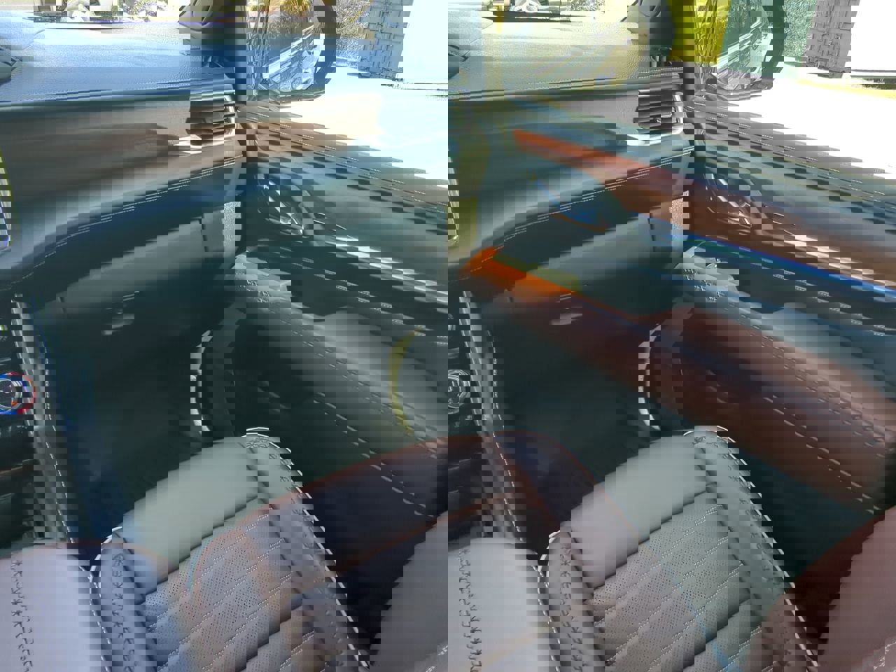 Used 2023 GMC Yukon XL Denali Ultimate image 15