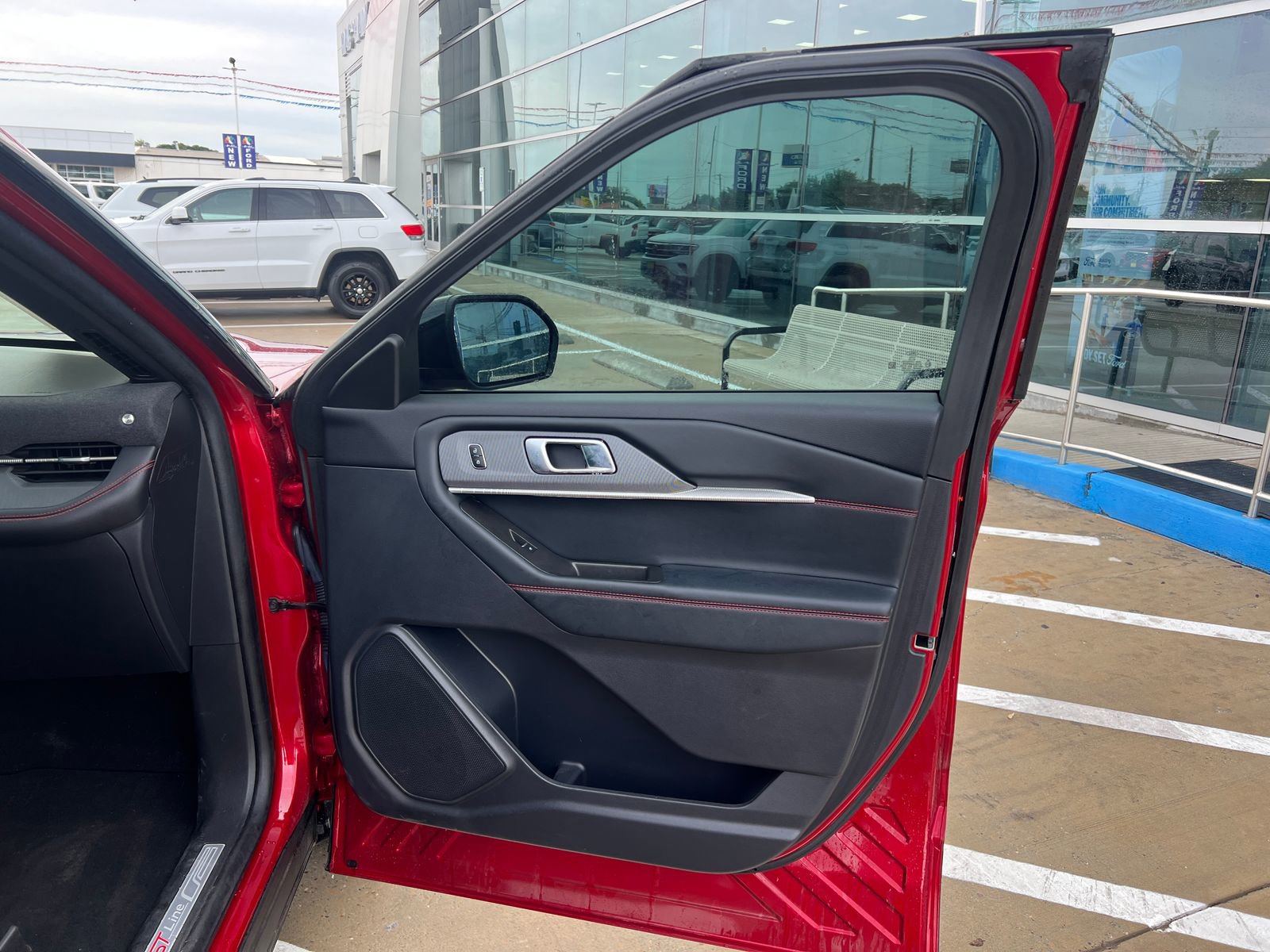 Certified 2025 Ford Explorer ST-Line w/ Premium Package RWD image 17