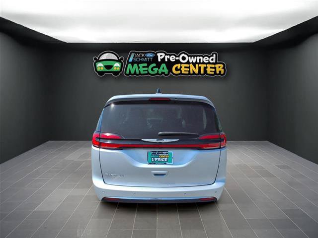 Used 2024 Chrysler Pacifica Touring-L FWD image 25