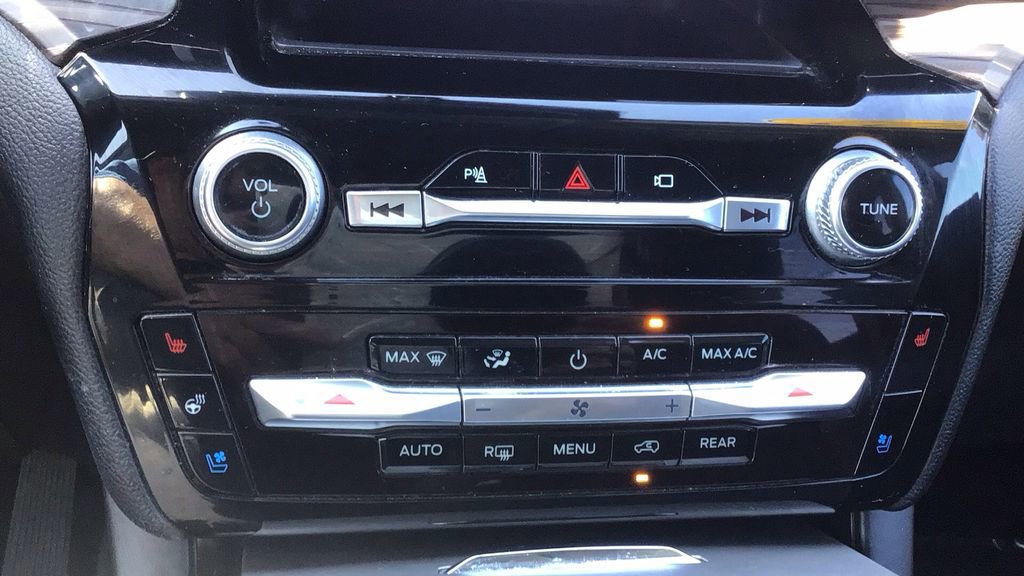 Certified 2022 Ford Explorer Limited w/ Equipment Group 301A image 31