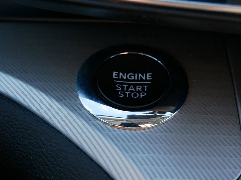 Certified 2022 Ford Explorer XLT w/ Equipment Group 202A image 24