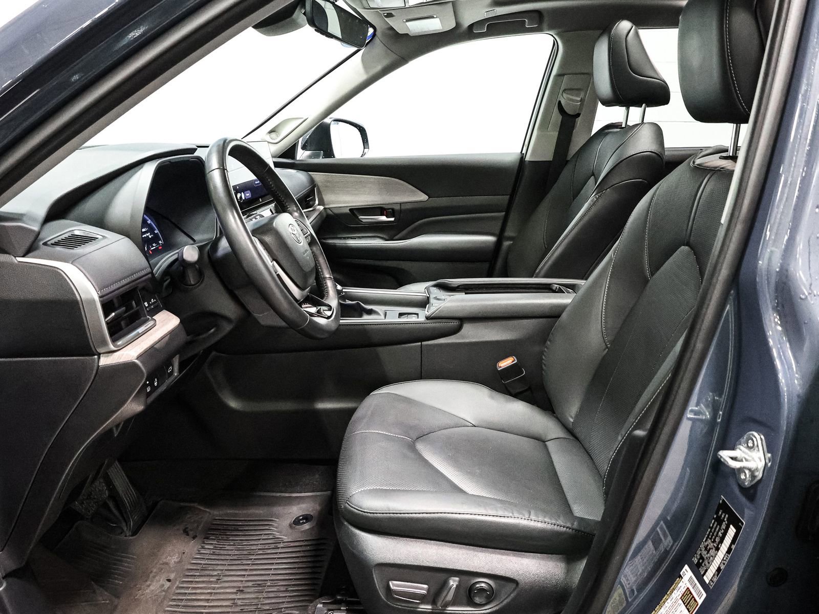 Used 2024 Toyota Grand Highlander Limited image 19