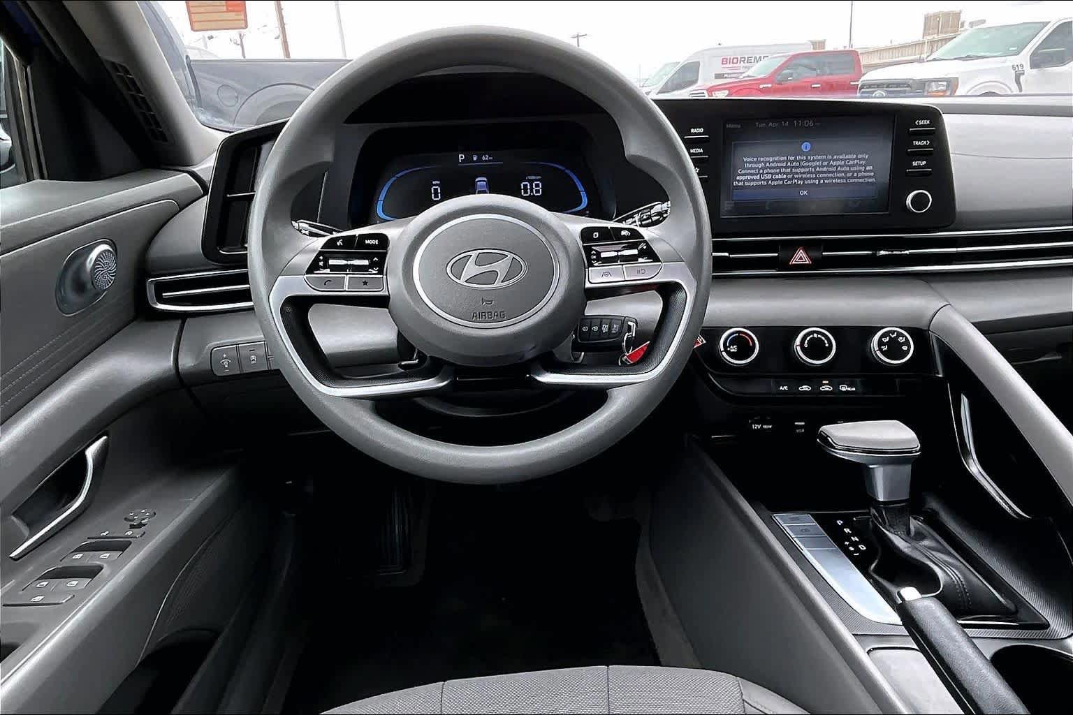 Used 2024 Hyundai Elantra SE FWD image 8