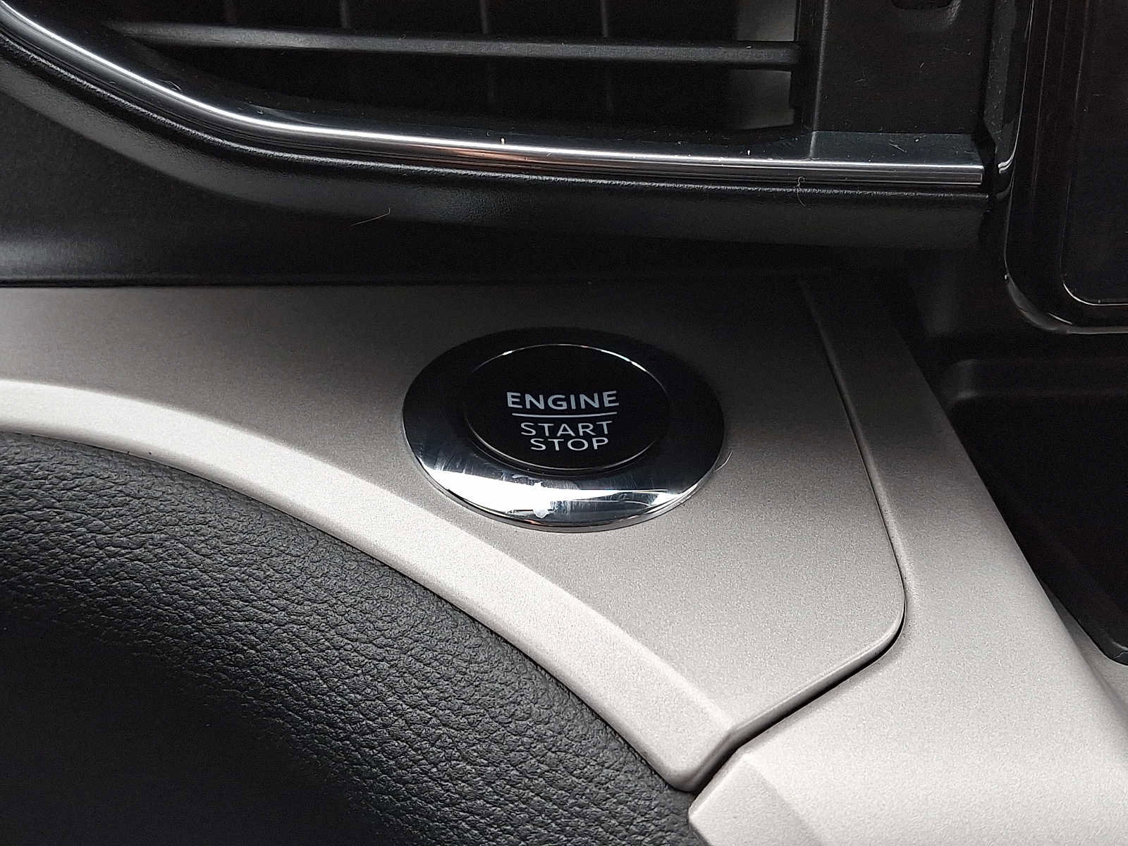 Certified 2024 Ford Explorer XLT w/ Equipment Group 202A image 24