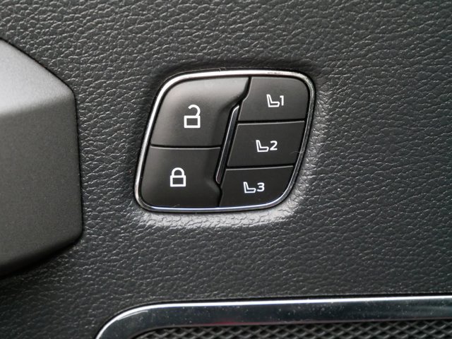 Certified 2022 Ford F350 Platinum w/ FX4 Off-Road Package image 15