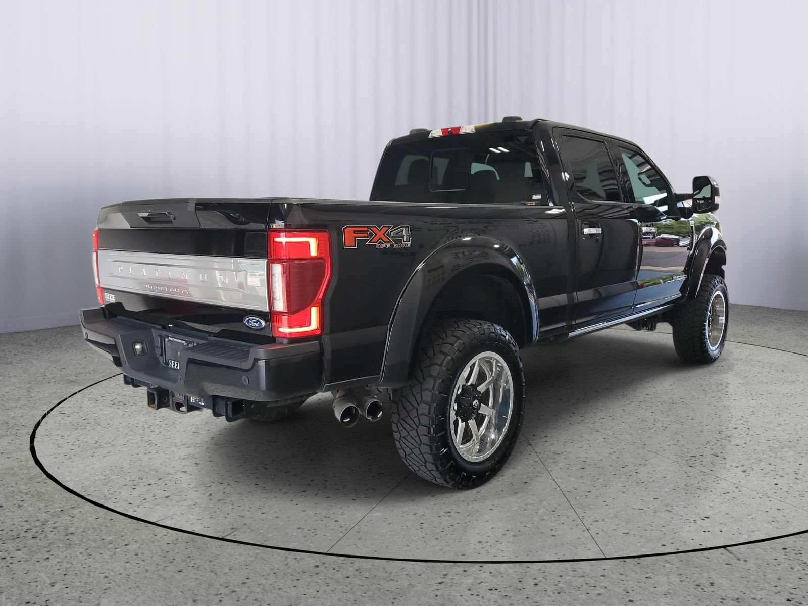 Certified 2020 Ford F350 Platinum w/ FX4 Off-Road Package AWD/4WD image 4