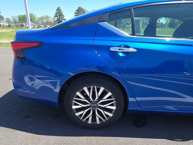 Used 2025 Nissan Altima 2.5 SV FWD image 7