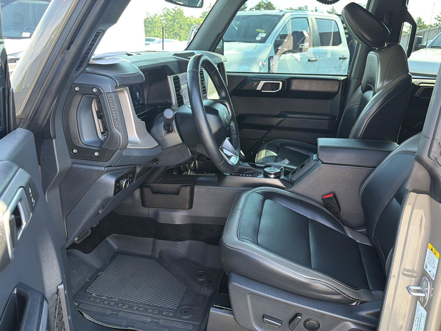 Certified 2025 Ford Bronco Outer Banks w/ Sasquatch Package AWD/4WD image 10