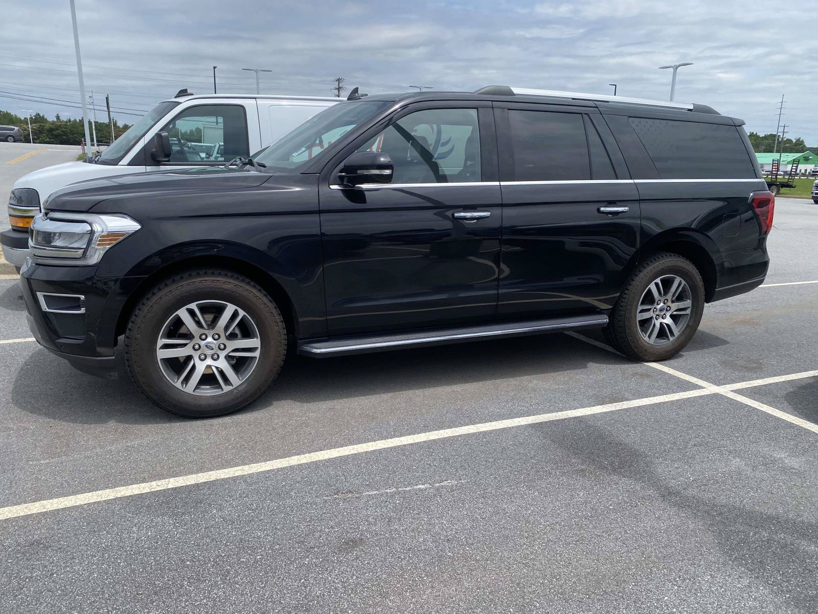 Certified 2022 Ford Expedition Max Limited RWD image 4