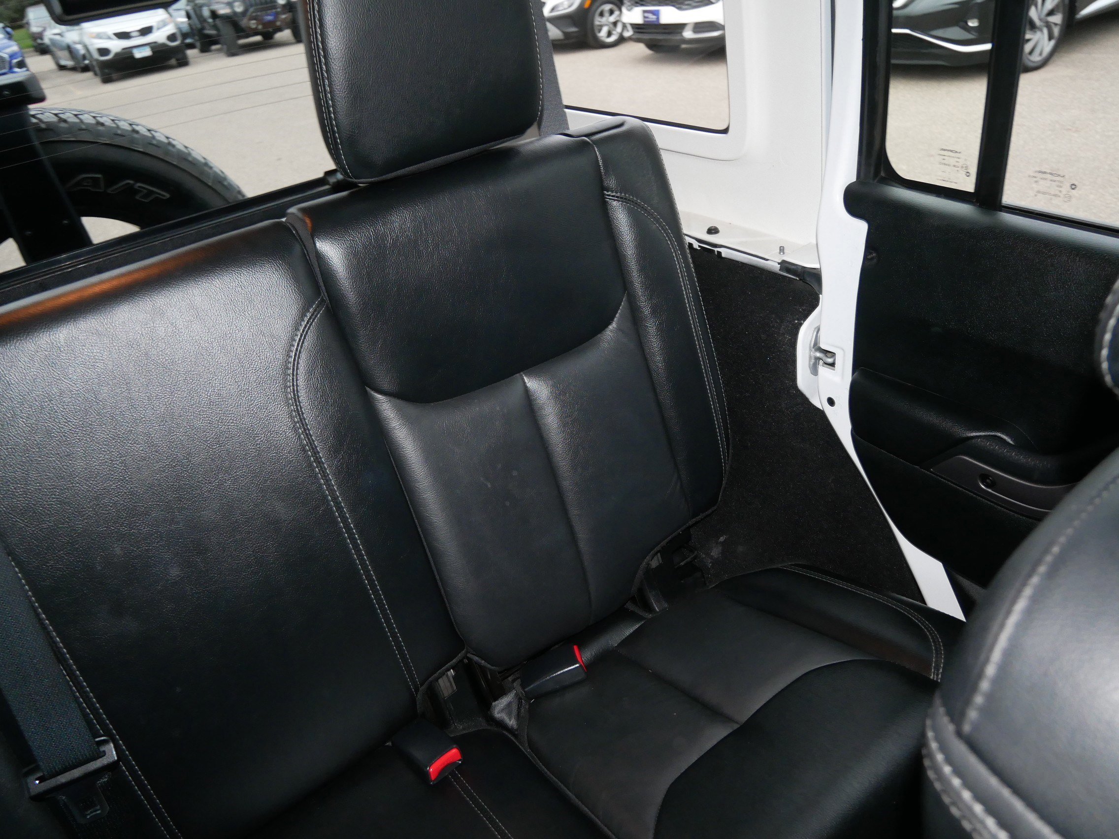 Used 2018 Jeep Wrangler Unlimited Sahara image 14