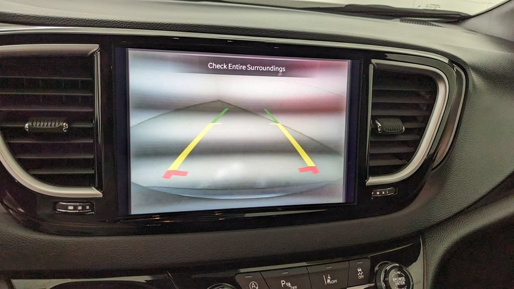 Used 2026 Chrysler Pacifica Select FWD image 24
