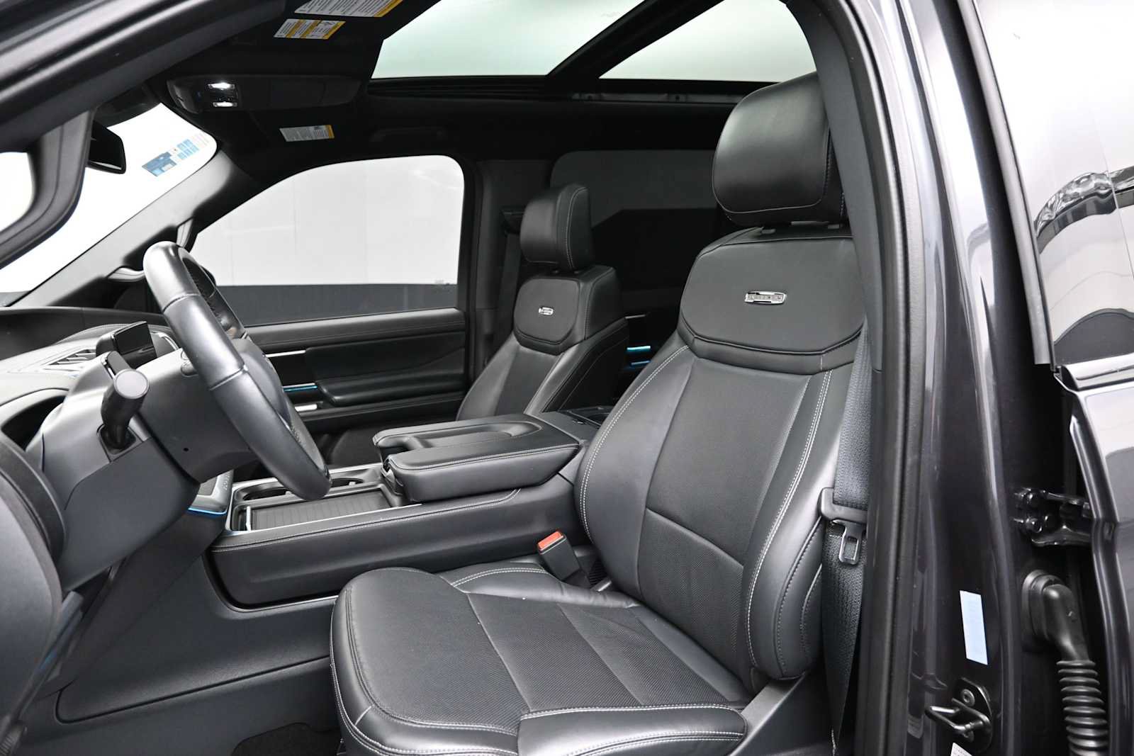 Certified 2025 Ford Expedition Platinum w/ Stealth Appearance Package AWD/4WD image 10