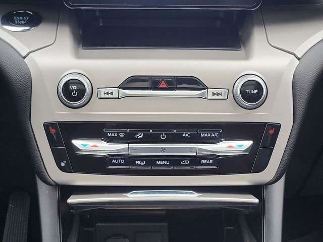 Certified 2022 Ford Explorer XLT w/ Equipment Group 202A AWD/4WD image 17