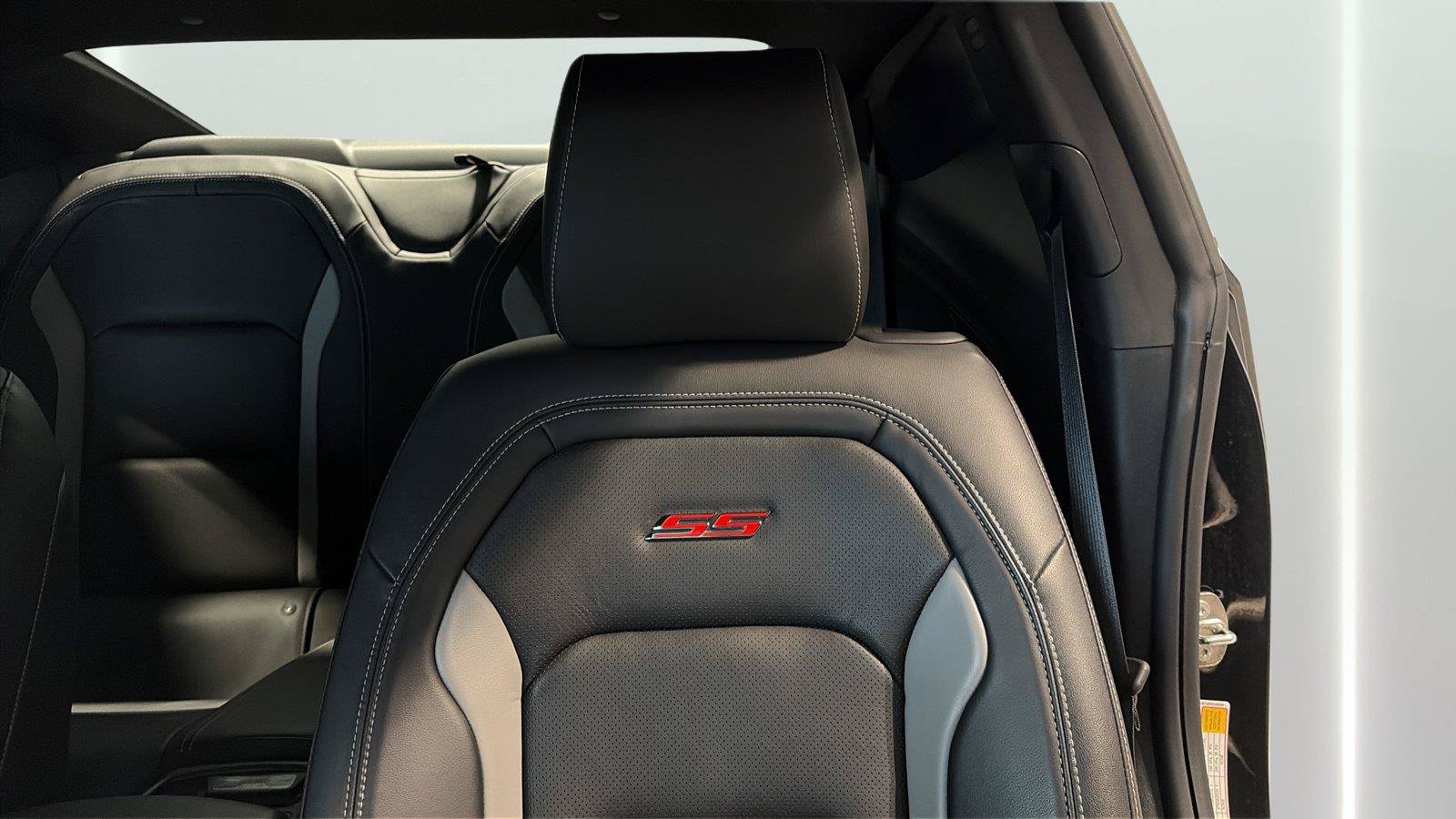 Used 2023 Chevrolet Camaro SS RWD image 21