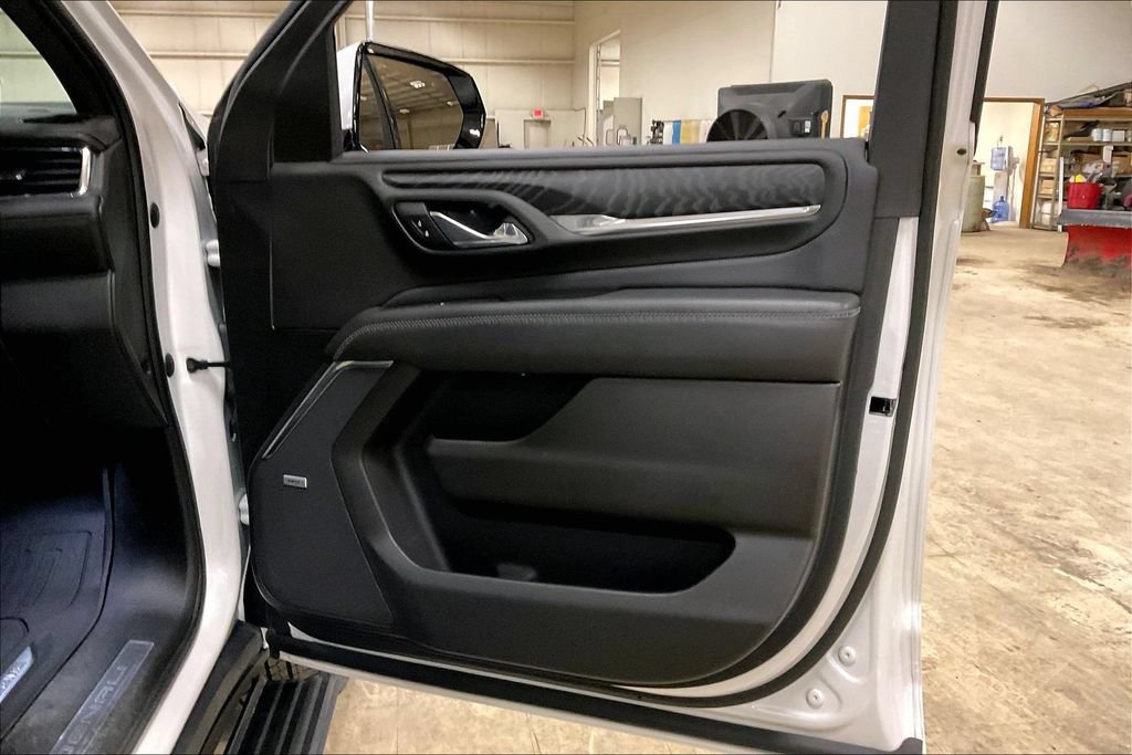 Used 2023 GMC Yukon Denali w/ LPO, Floor Liner Package AWD/4WD image 23
