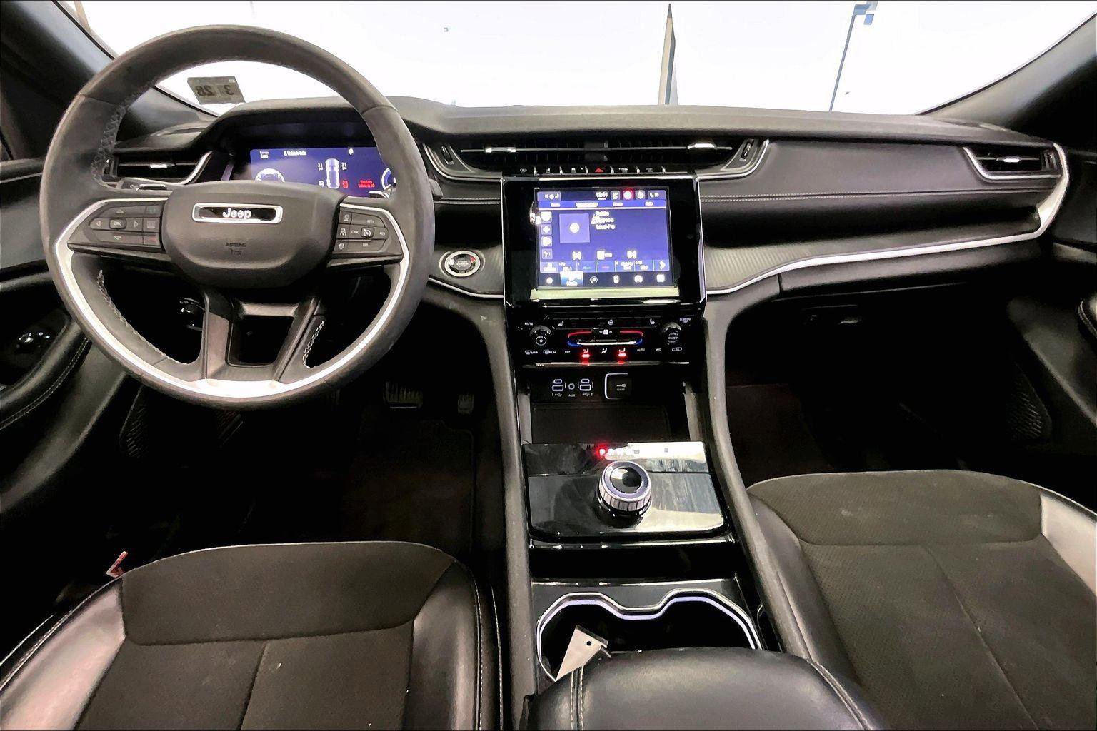 Used 2023 Jeep Grand Cherokee Altitude image 14