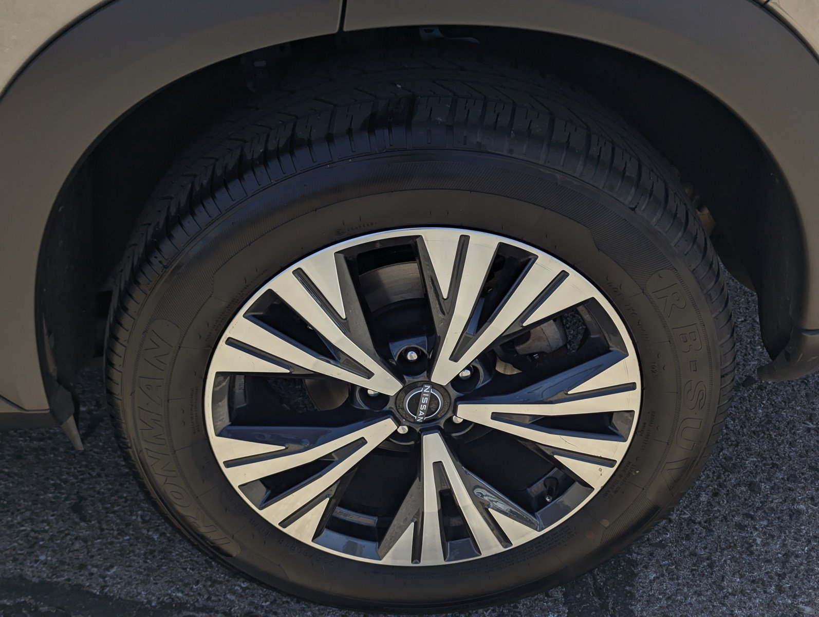 Used 2023 Nissan Rogue SV FWD image 7