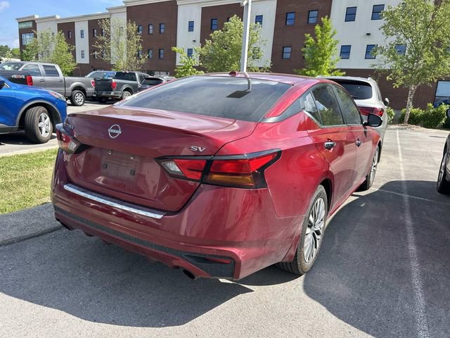 Used 2023 Nissan Altima 2.5 SV w/ SV Premium Package FWD image 3