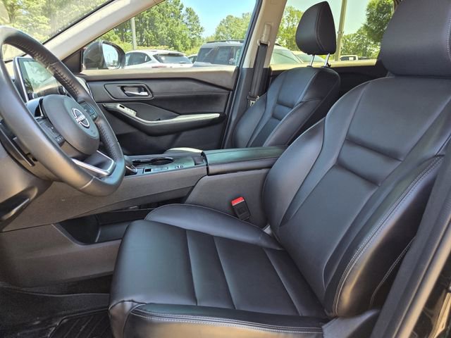 Used 2023 Nissan Rogue SV w/ SV Premium B Package FWD image 13