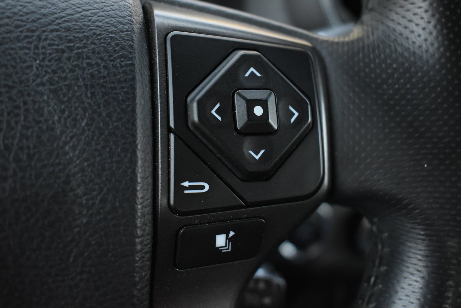 Used 2017 Toyota Tacoma TRD Sport w/ Premium & Technology Package image 20