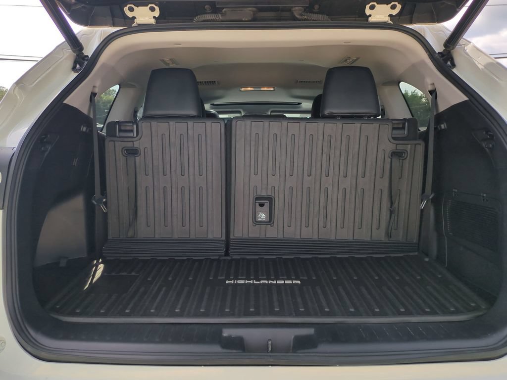 Used 2021 Toyota Highlander XLE FWD image 7