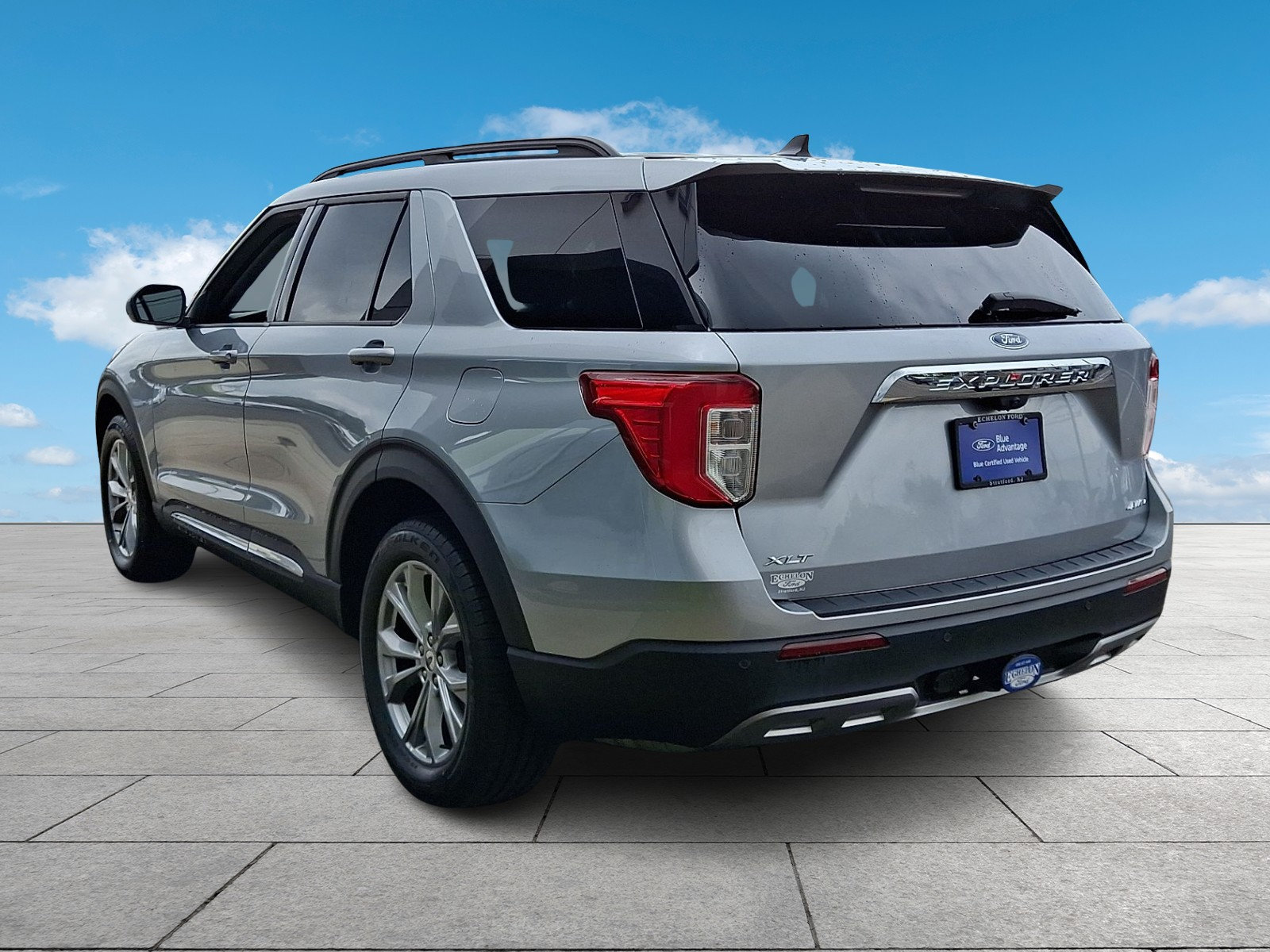 Certified 2023 Ford Explorer XLT w/ Equipment Group 202A AWD/4WD image 4