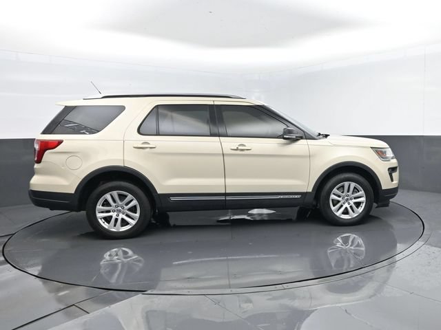 Certified 2018 Ford Explorer XLT w/ Equipment Group 202A AWD/4WD image 4