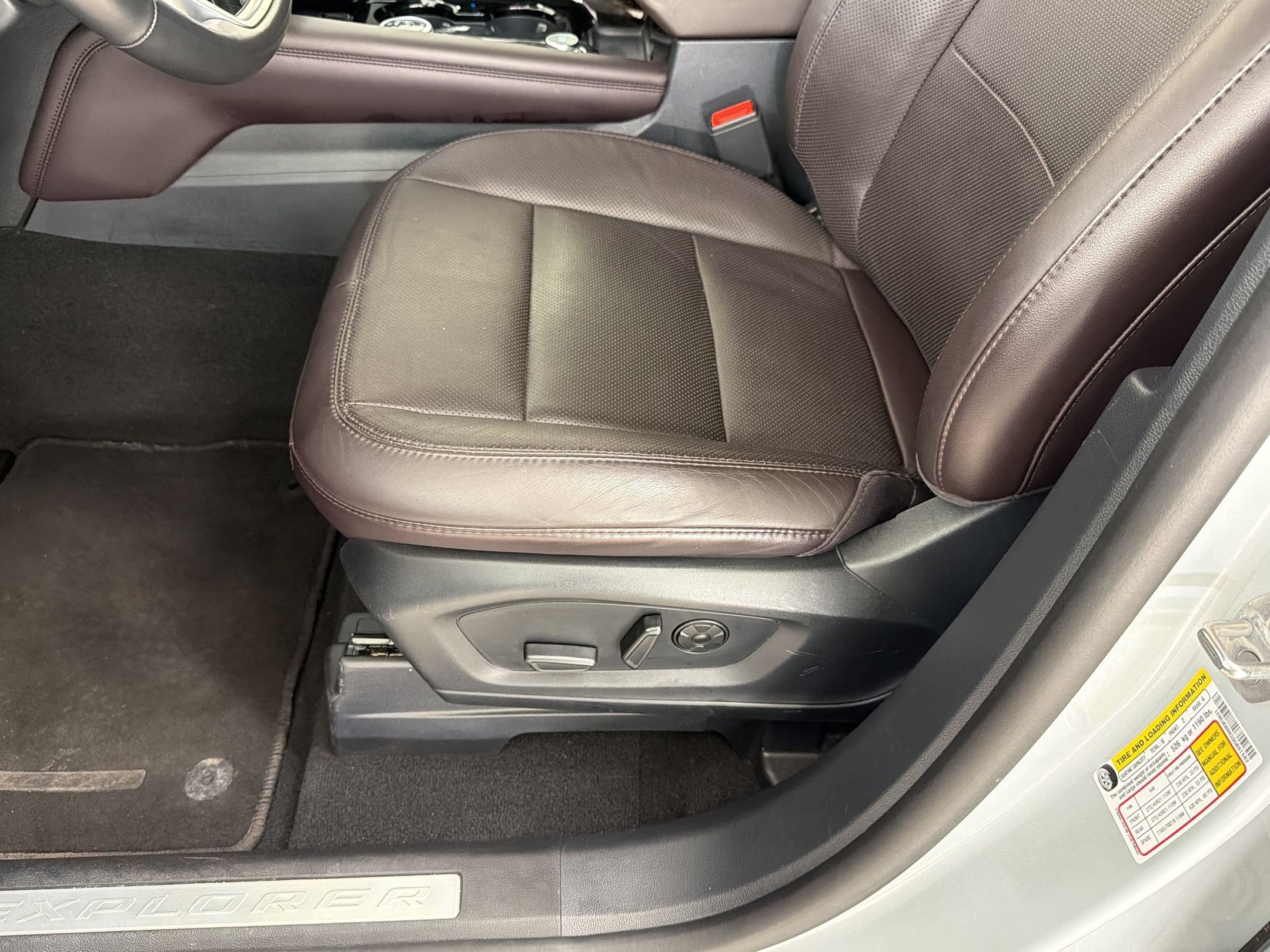 Certified 2025 Ford Explorer Platinum w/ LUX Leather Package AWD/4WD image 15