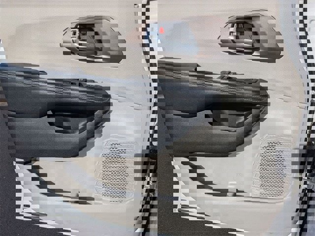 Used 2022 Chrysler Voyager LX image 14