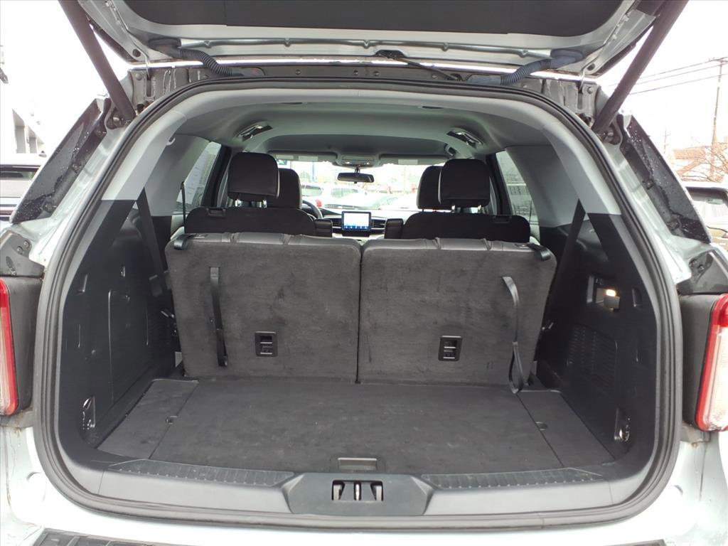 Certified 2022 Ford Explorer XLT w/ Equipment Group 202A image 10