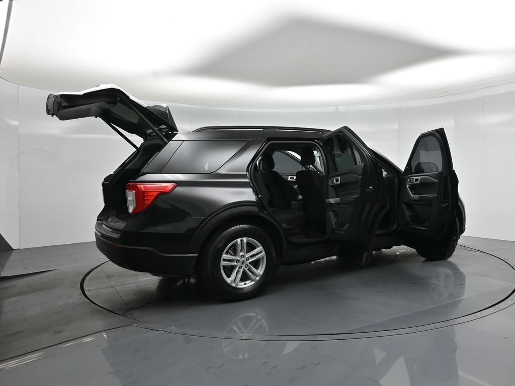 Certified 2024 Ford Explorer XLT RWD image 5