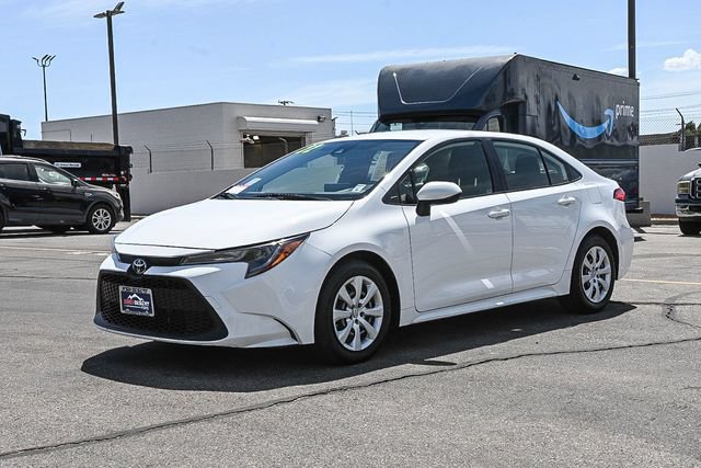 Used 2022 Toyota Corolla LE FWD image 3