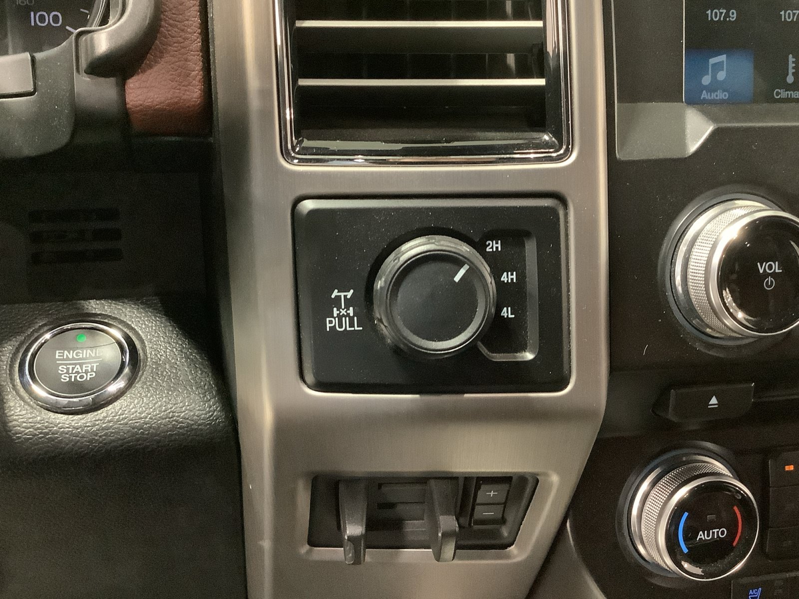 Certified 2018 Ford F250 Platinum w/ Platinum Ultimate Package AWD/4WD image 19