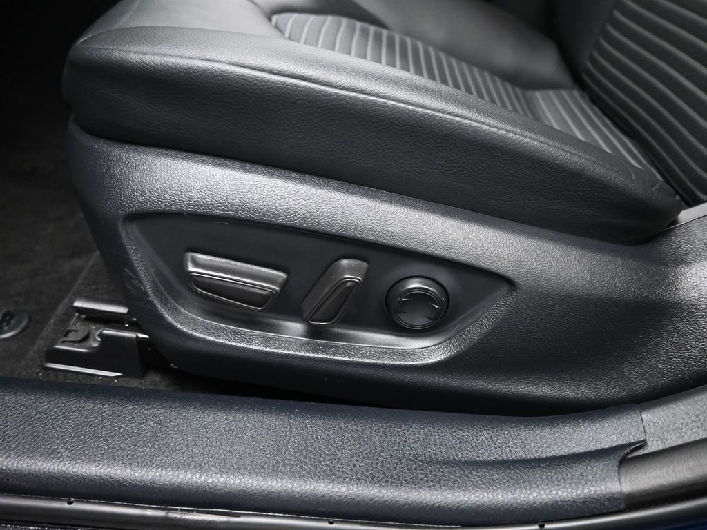 Used 2023 Toyota Camry SE w/ Cold Weather Package image 10