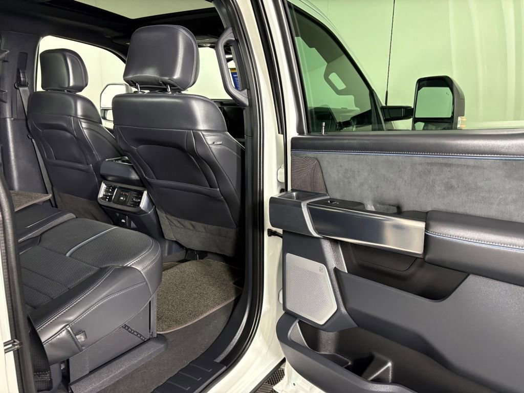 Certified 2025 Ford F450 Platinum w/ FX4 Off-Road Package image 32