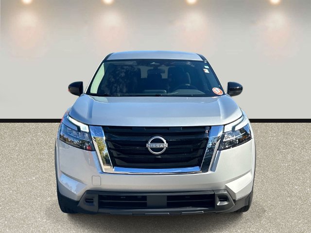 Used 2025 Nissan Pathfinder S FWD image 2
