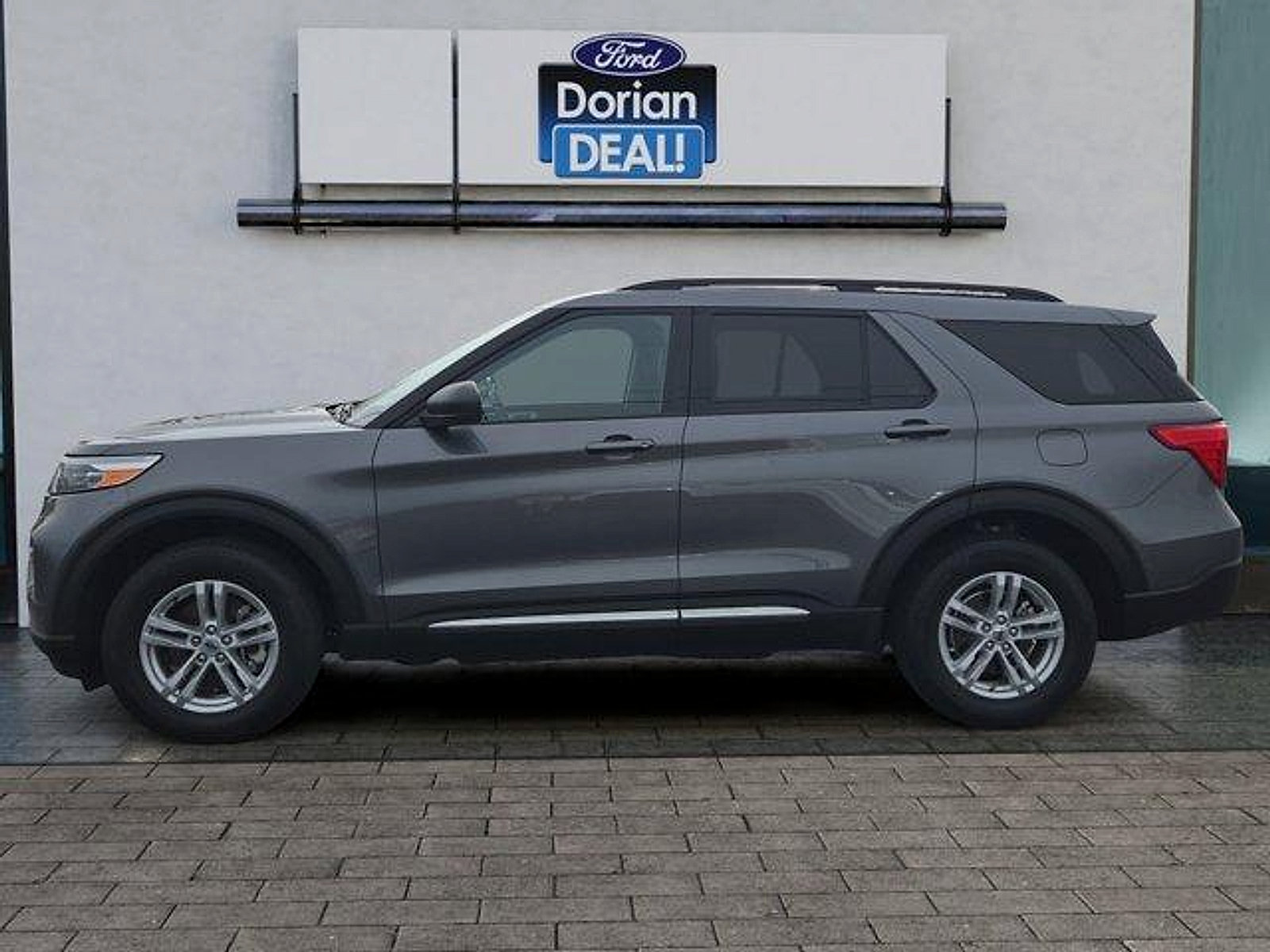 Certified 2023 Ford Explorer XLT w/ Equipment Group 202A AWD/4WD image 6