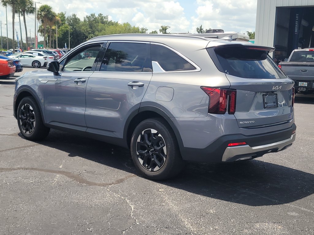 Used 2025 Kia Sorento S FWD image 3