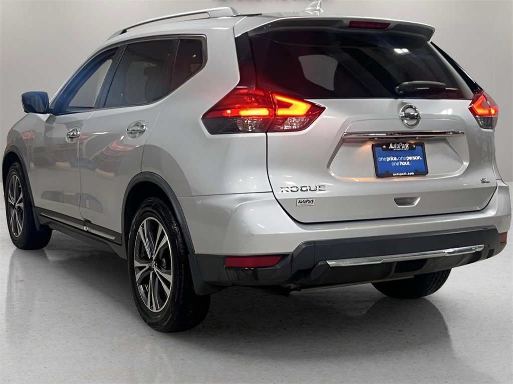 Used 2017 Nissan Rogue SL image 3