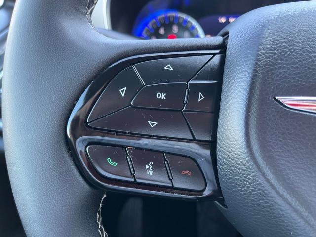 Used 2025 Chrysler Pacifica Limited FWD image 28