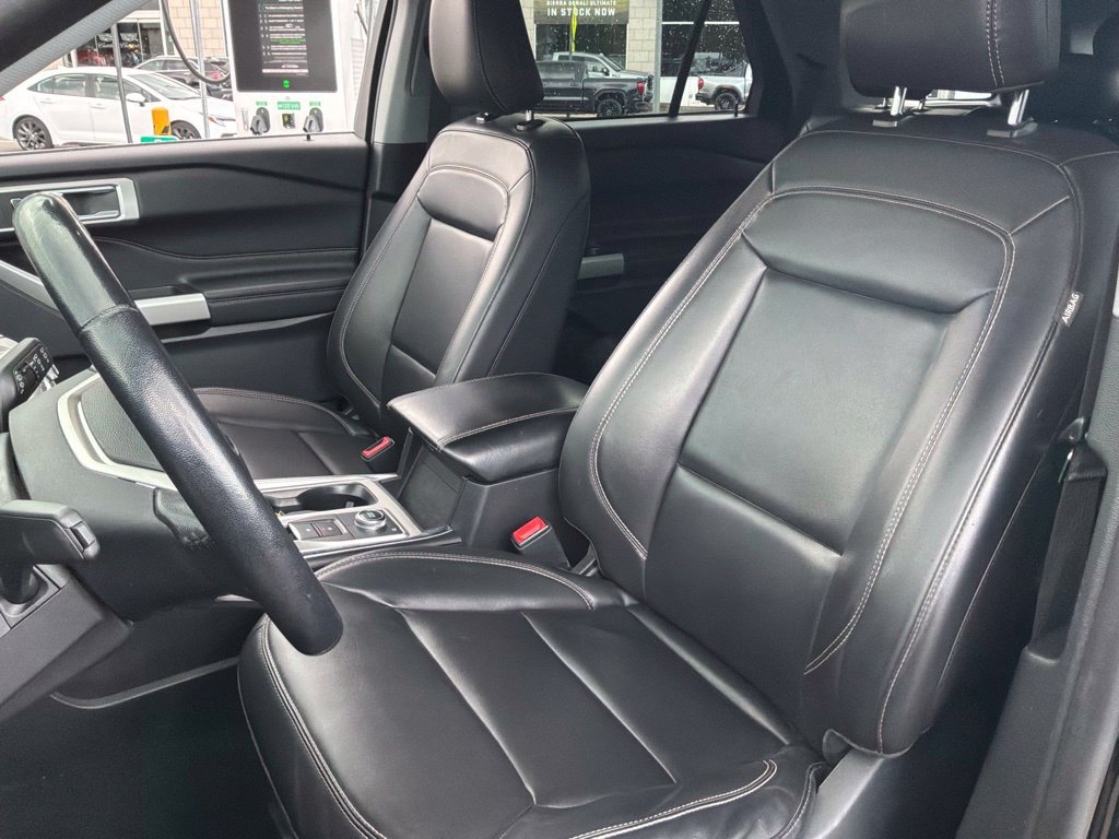 Certified 2023 Ford Explorer XLT w/ Equipment Group 202A AWD/4WD image 6