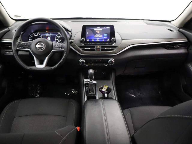Used 2025 Nissan Altima 2.5 SV FWD image 13
