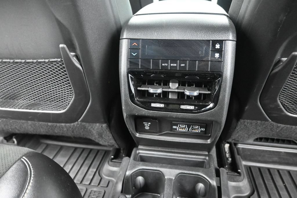 Used 2024 Jeep Grand Cherokee L Altitude RWD image 10